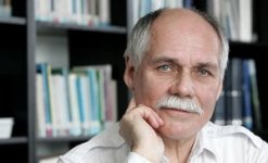 Hlavní obrázek, ke článku Prof. RNDr. Bedřich Moldan, dr. h. c.