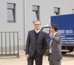 Hlavní obrázek, ke článku Ministr financí přislíbil, že se osobně zasadí o&nbsp;pomoc s infrastrukturou v areálu kasáren