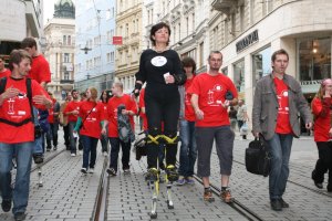 Anna Putnová v čele průvodu