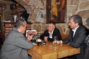 Karel Schwarzenberg diskutoval s Plzeňany u Velblouda  a v PUBu