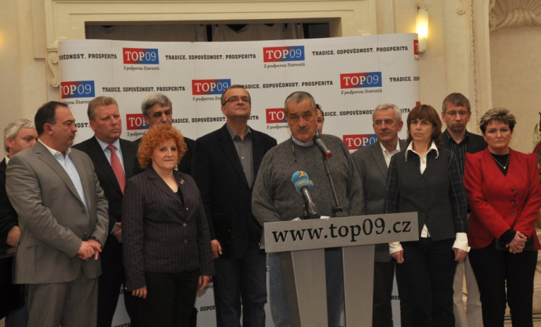 Vládo, neustupuj odborům. Jde o budoucnost našich dětí!