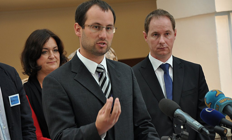 TOP 09: Nevzdáváme to