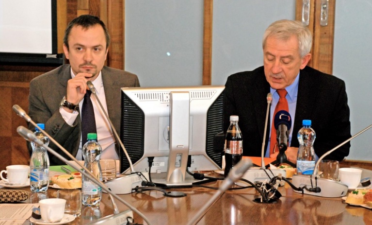 Redukcí úřadů chce Heger ve zdravotnictví uspořit sto miliónů