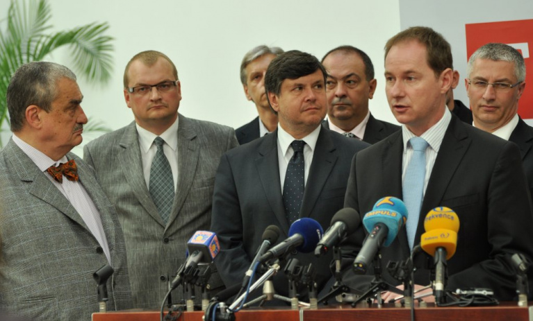 TOP 09 a STAN: Nehromadíme funkce, pracujeme zodpovědně