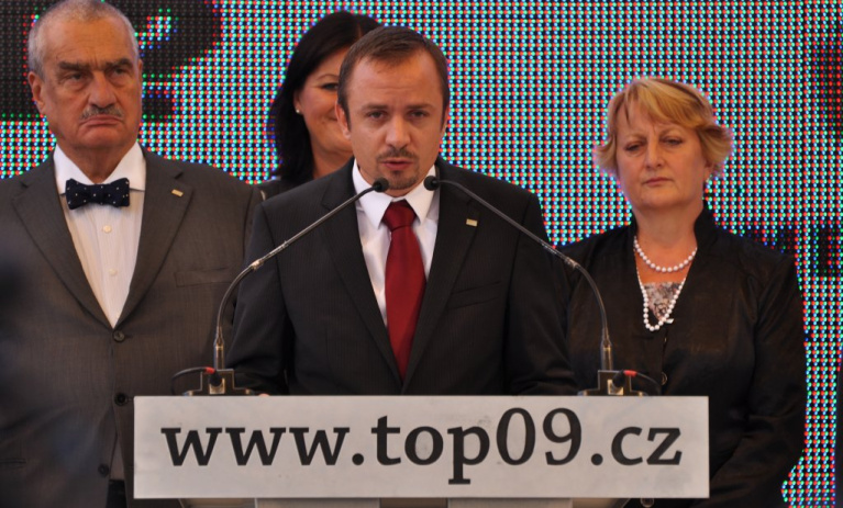 Ženíšek: Zoufalost kmotrovského slepence Hlavou dolu