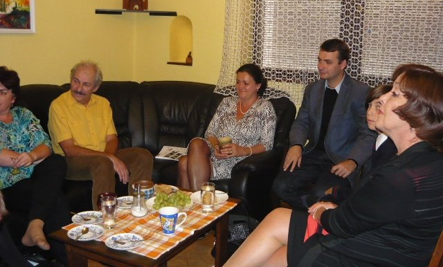 S kandidátkou v obýváku