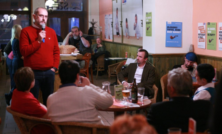 Marek Ženíšek přivítal v TOPCafé předsedu Psychiatrické společnosti Martina Hollého