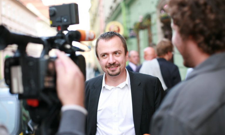 TOP 09 vyšachovala Víta Bártu