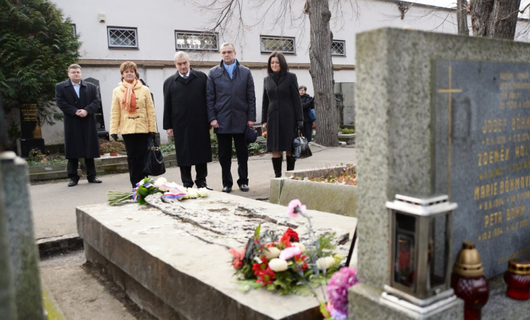 TOP 09 si váží památky Jana Palacha