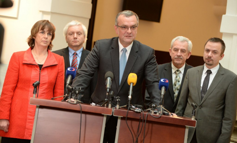 Nepodpoříme mimořádnou schůzi ani „Lex Babiš“