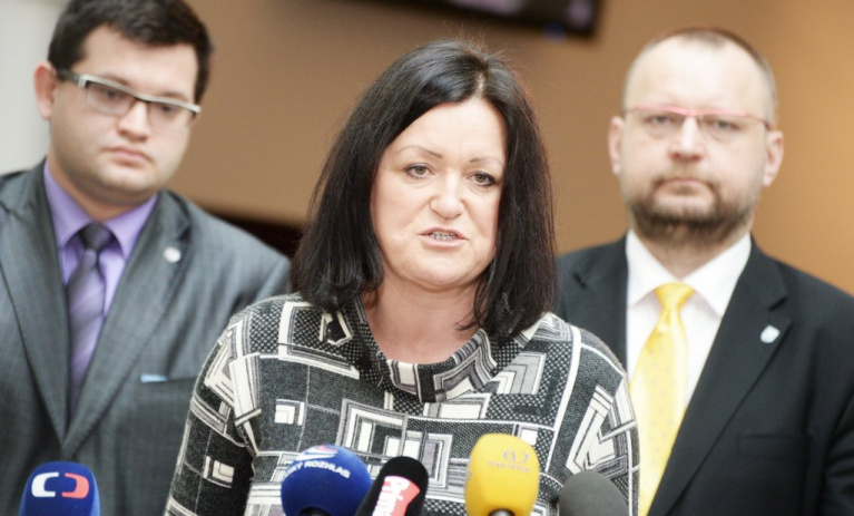 Výnosy ČEZ snížily deficit