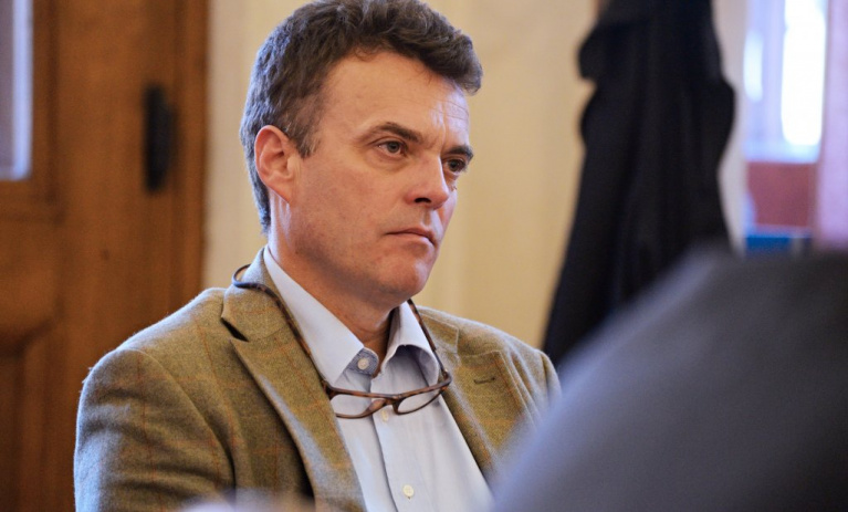Czernin: Popírání holokaustu nemá chránit imunita, o Roznerovi má rozhodovat soud