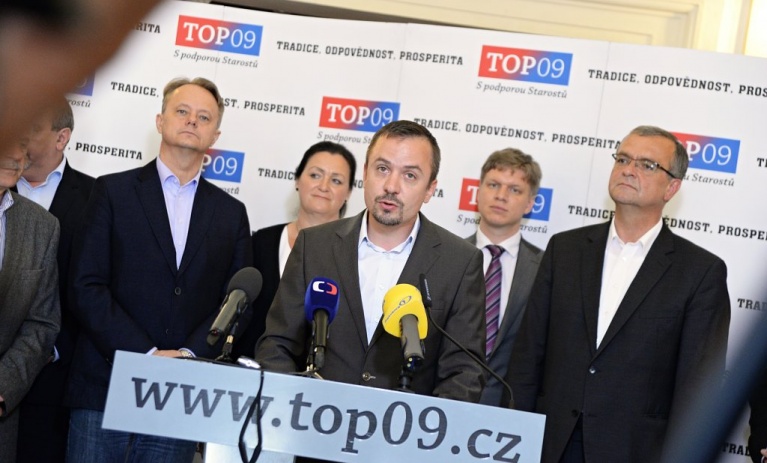 TOP 09 navrhuje urychlit zvýšení výdajů na obranu státu