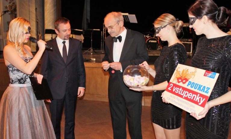TOP 09 plesala a pomáhala již po sedmé