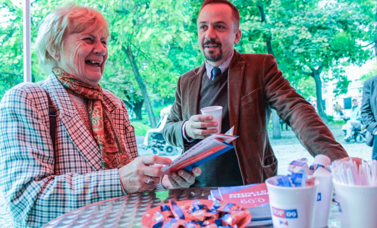 Kandidáti TOP 09 rozdali přes 5200 káv a 4000 lázeňských oplatek