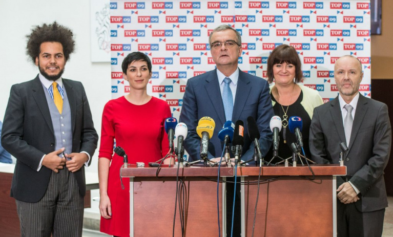 Pomáháme vědě, přidáváme učitelům a lidem v sociálních službách