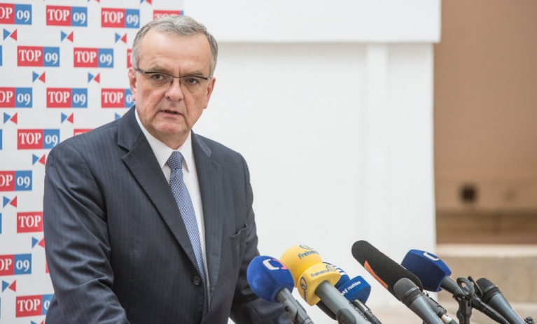 Miroslav Kalousek se vzdal mandátu poslance. Jeho místo zaujme starosta Roztok Jan Jakob