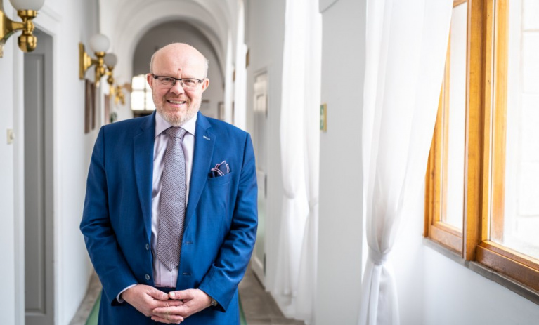Válek: V Česku máme deset milionů odborníků na covid, fotbalových trenérů a politologů. Jak z toho ven?