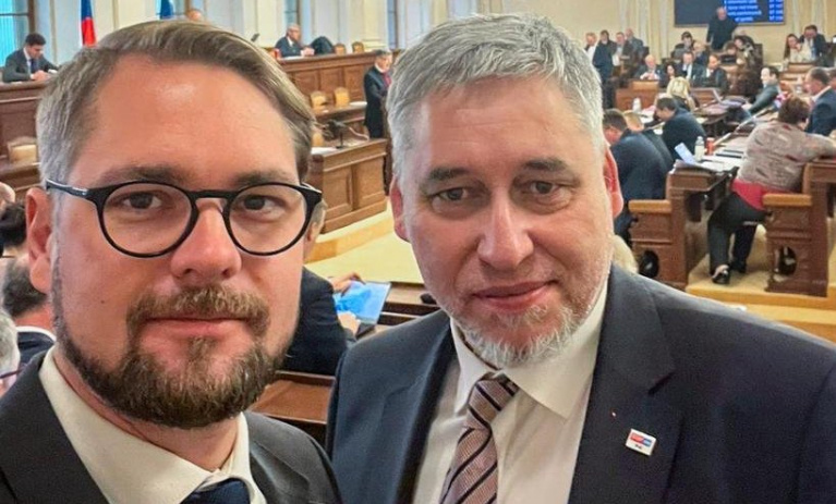 Poslanci TOP 09 vyzvali MŠMT a Asociaci krajů k řešení kritické situace nedostatku kapacit na středních školách