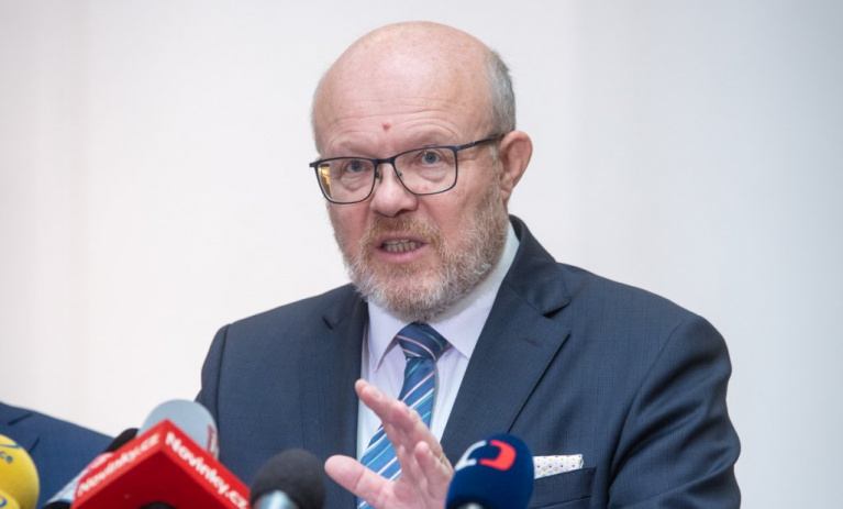 Situace kolem covidu-19 v ČR je podle Válka stabilní. Očkování doporučuje rizikovým skupinám