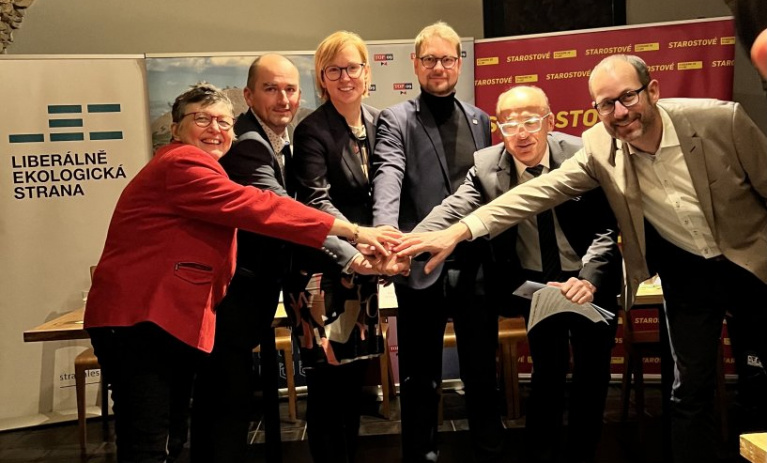 STAROSTOVÉ, TOP 09, HDK  a LES podepsaly koaliční smlouvu pro volby do Zastupitelstva Královéhradeckého kraje