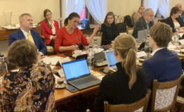Ministryně Langšádlová uspořádala kulatý stůl Rovné příležitosti jako cesta k excelenci