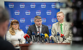 Je lepší se trochu zadlužit než Putinovi odevzdat zemi s vyrovnaným rozpočtem, řekl Jakob