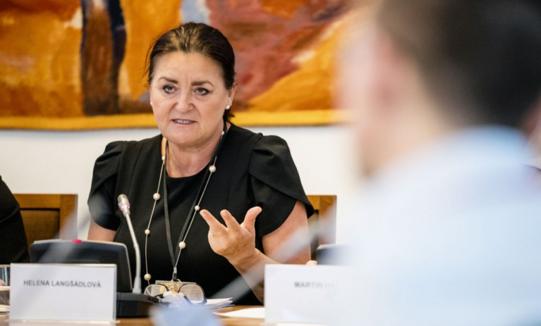 Neviditelné vlivy a „nový civilizační model“. Konference Heleny Langšádlové varuje před zahraniční politikou Číny