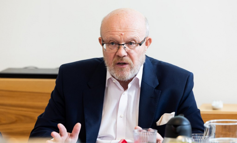 Předvolební debata o zdravotnictví s Vlastimilem Válkem
