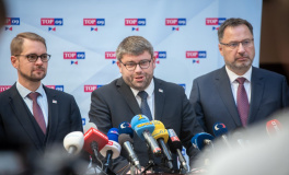 Okamura sundal ukrajinskou vlajku z budovy Poslanecké sněmovny. Facka válečným hrdinům, reagoval Jakob