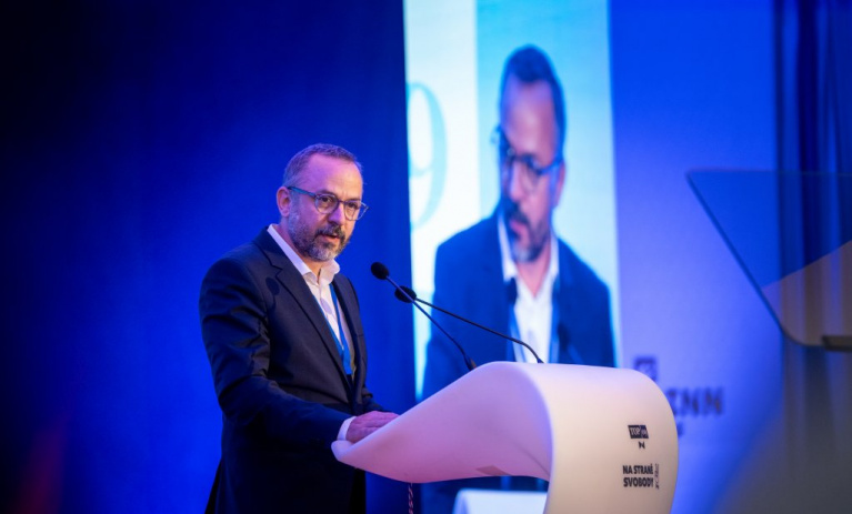 To jste nakopíroval přesně to, co napsali v Rusku? Vondráček to schytal za slova o Trumpově plánu