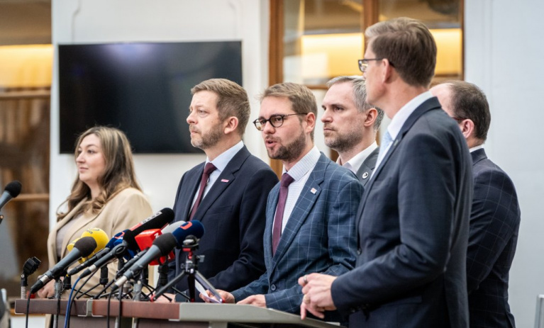 TOP 09: Suplujeme vládu — stojíme za Dánským královstvím