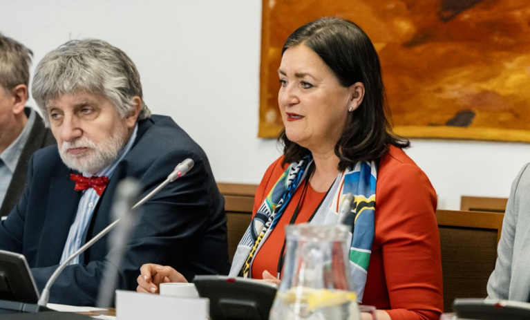 Tibet pod tlakem: Čína přepisuje identitu i víru. Experti varují před „počínšťováním“