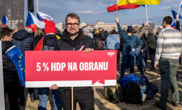 Střet zájmů, ropa i veřejnoprávní média. Mimořádnou schůzí chceme vládu donutit k odpovědím, říká Havel