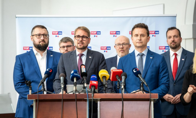 TOP 09: Klempíř ničí média veřejné služby, stavební zákon Mrázové je katastrofa. Oba musí skončit