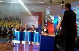 Anna Putnová poslouchá otázku Václava Moravce