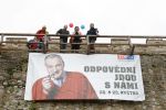 Anna Putnová a Rom Kostřica spolu s kastelánem panem Fedorem na hradbách