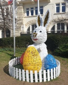 Velikonoční výzdoba Opava_zajíc Velikonoční výzdoba Opava_zajíc