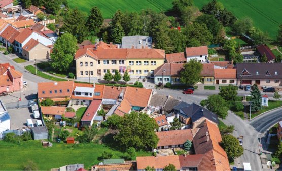 Kobylnice - škola a radnice