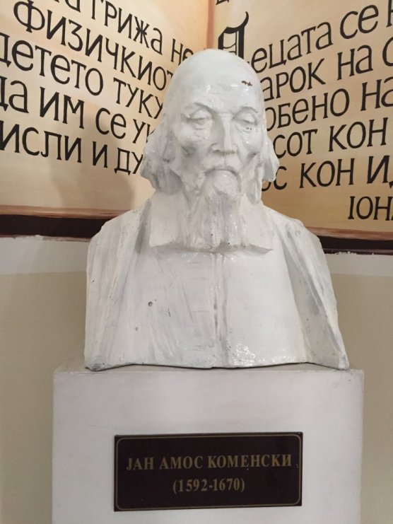 Busta Jana Ámose Komenského na základní škole ve Skopje, Makedonii.