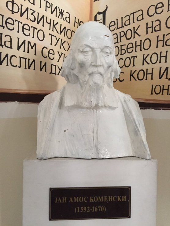 Busta Jana Ámose Komenského na základní škole ve Skopje, Makedonii.