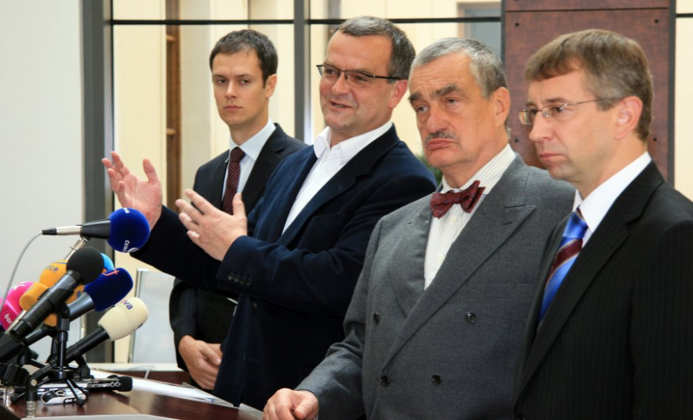 TOP 09 představila návrh na snížení státních příspěvků stranám a podpořila protikrizový rozpočet
