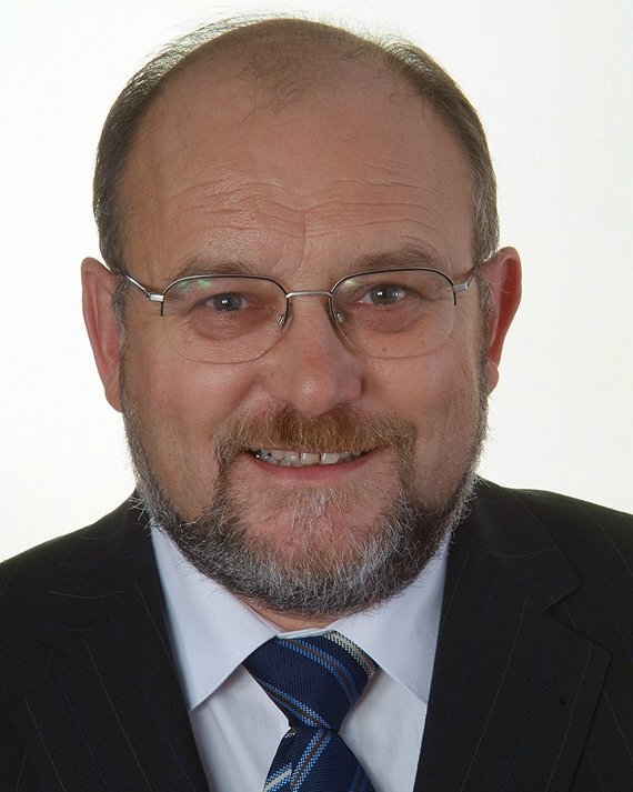 Přímá volba prezidenta do našeho právního systému nepatří, míní senátor