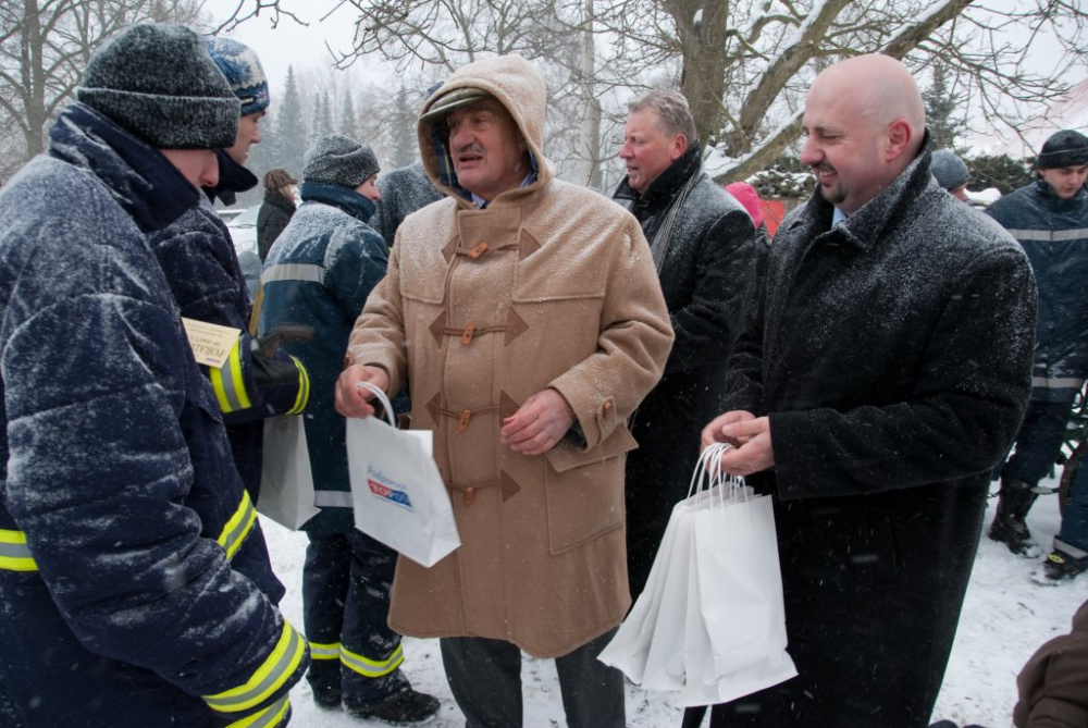 Karel Schwarzenberg obdaroval lánské hasiče 