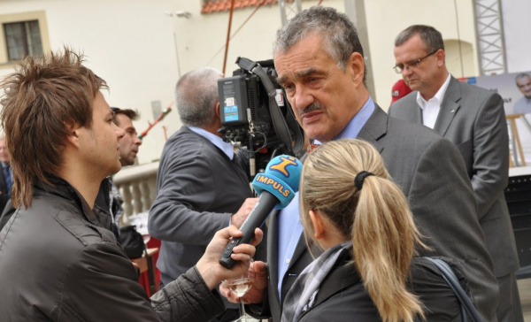 Schwarzenberg: Úroveň politiky bohužel klesá v celé Evropě