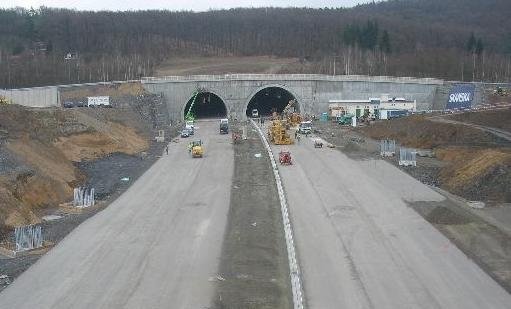 Laudát: Rozpočtová neodpovědnost, Babišovy dálnice