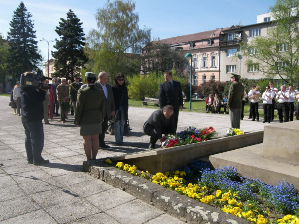 Pietní akt u příležitosti 65.výročí osvobození Uherského Hradiště.