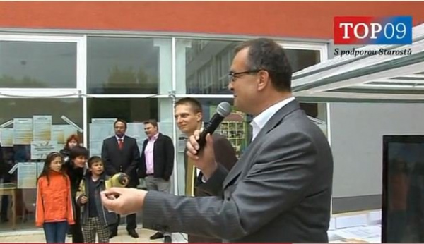 Miroslav Kalousek obdivoval novou školu v Říčanech