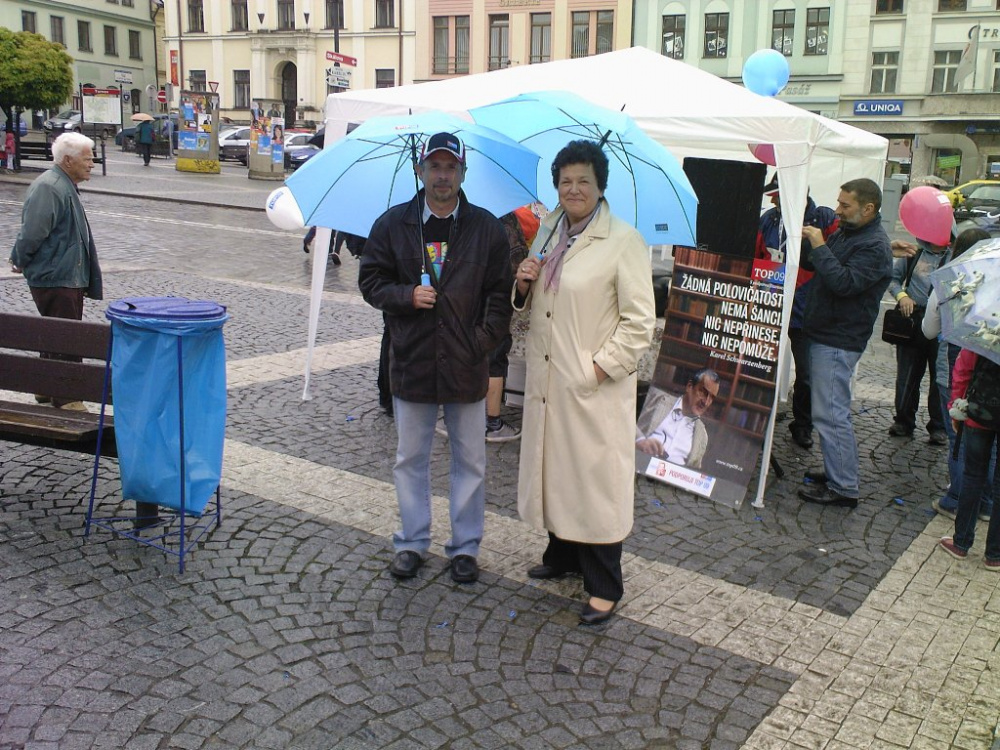 Zahájení kampaně v Turnově bylo ve znamení deště