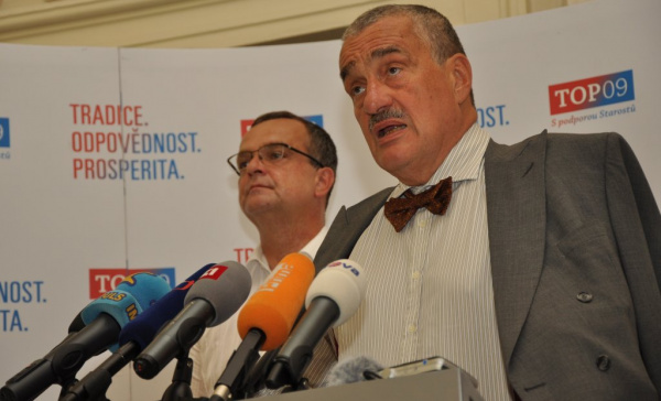 Schwarzenberg: Srbsko má cestu do EU po zatčení Hadžiče otevřenou